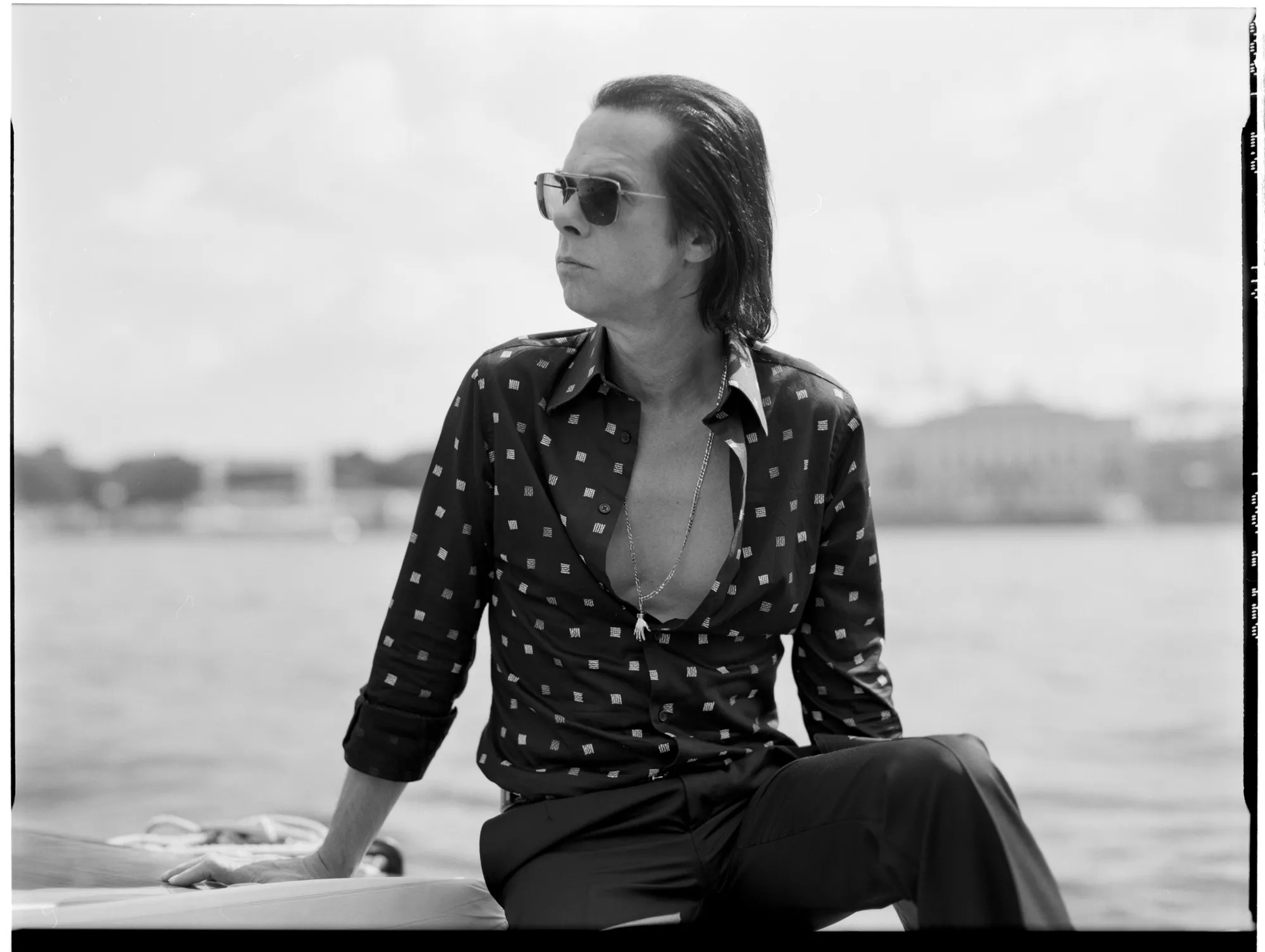 Nick Cave åbner webshop med bogmærker og tapet