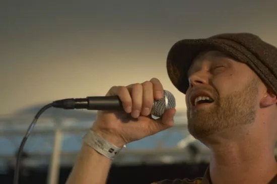 Jonas varmer op for Joss Stone