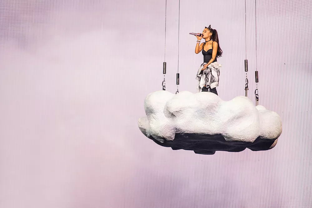 Ariana Grande skriver skarpt indlæg om sexisme