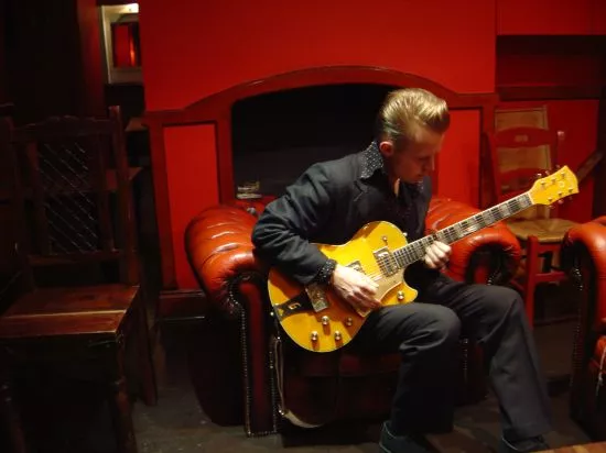 Johnny Stage udgiver album i Tyskland, Østrig og Schweiz