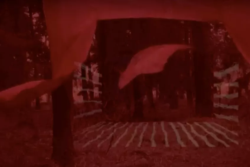 PREMIÄR: En mardrömslik historia