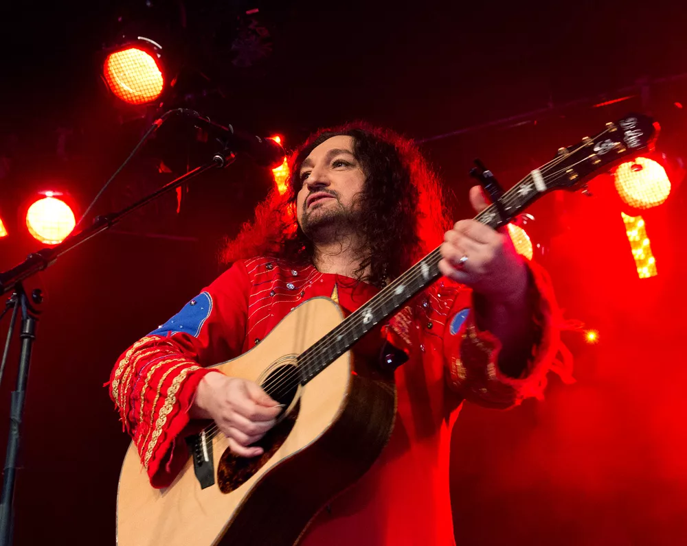 Di Leva hyllar Bowie – inför vad som skulle ha varit hans 75-årsdag imorgon