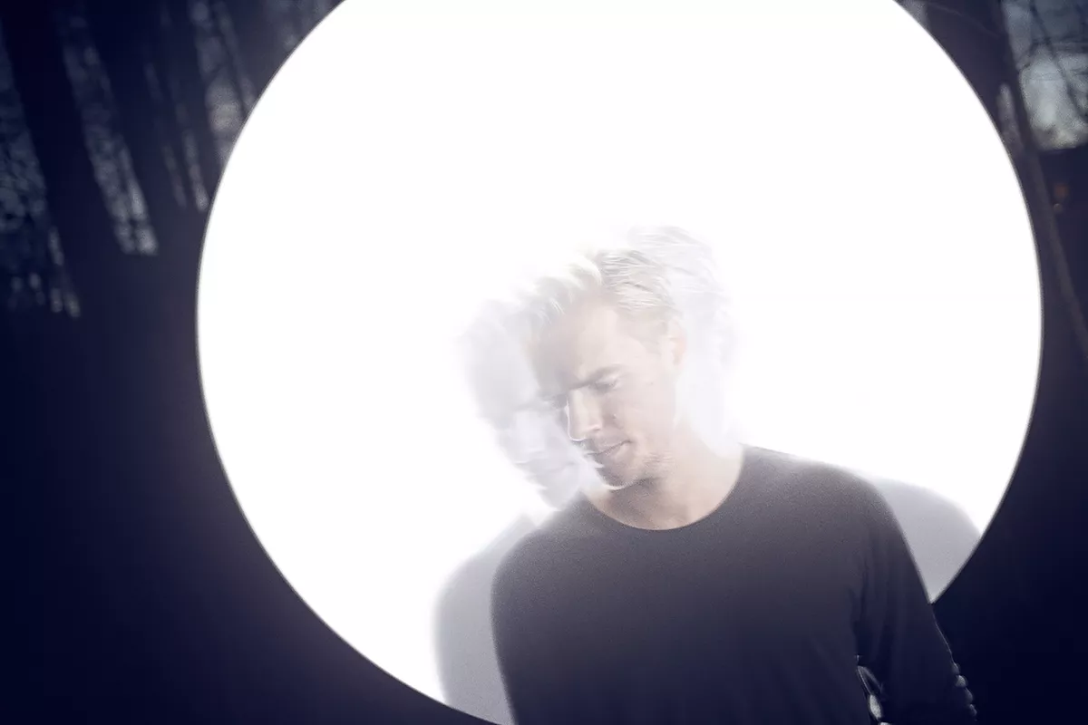 Singelpremiere: Carl Louis - Telescope (feat. Ary)