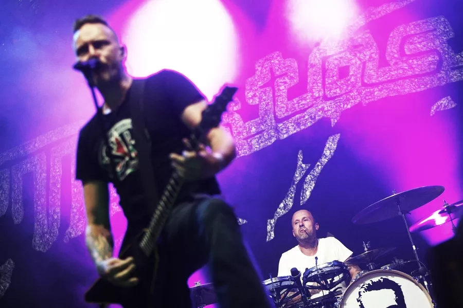 Mustasch till svensk rockfestival