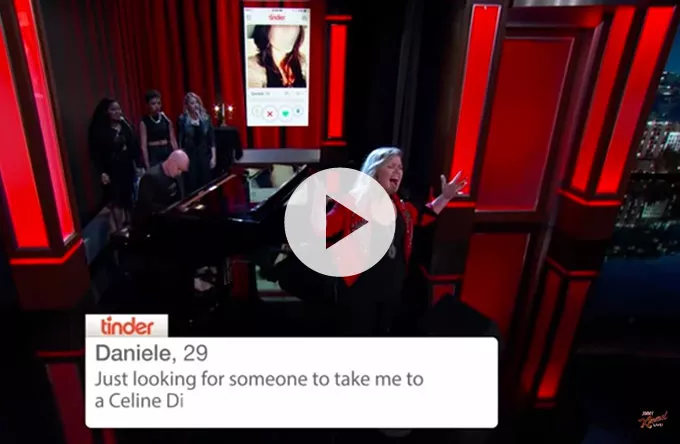 Se Kelly Clarkson give Tinder-profiler et pift
