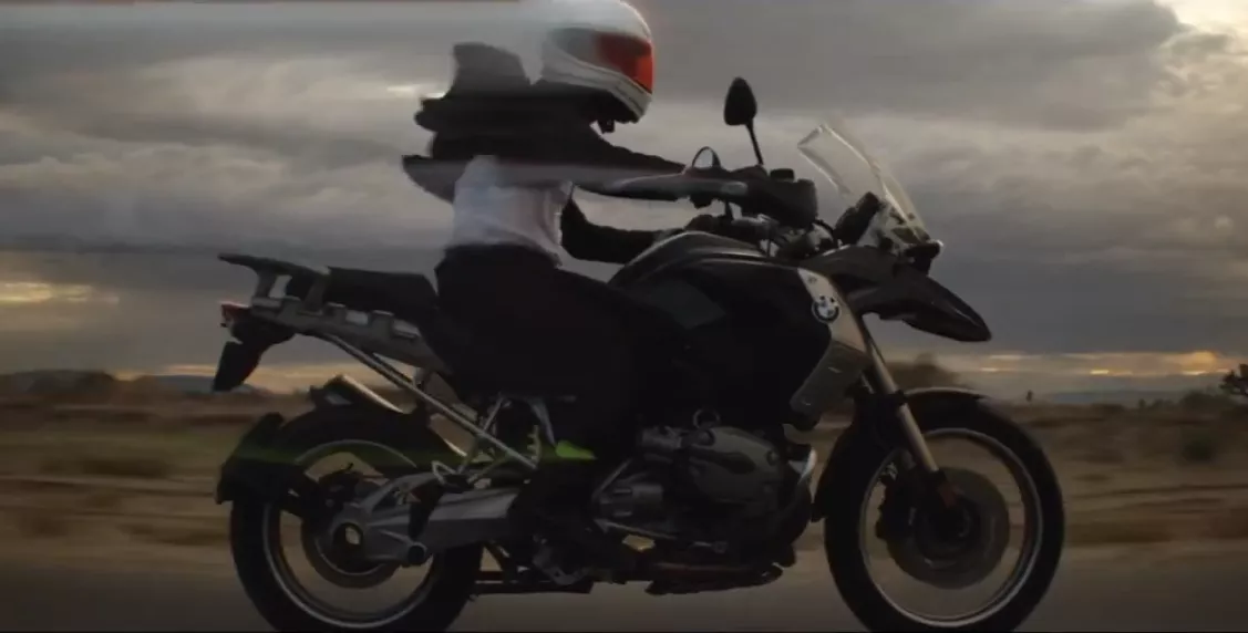 Se videoen til Frank Oceans «Pyramids»