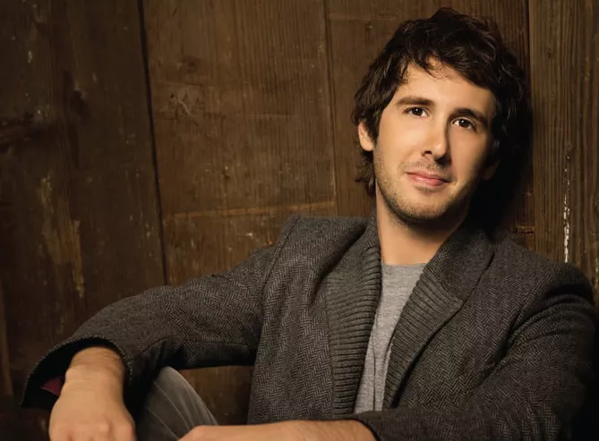 Josh Groban fortolker Choir of Young Believers og kommer til Danmark