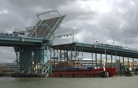 Metaltown tar farväl av Frihamnen – äntrar galoppbanan