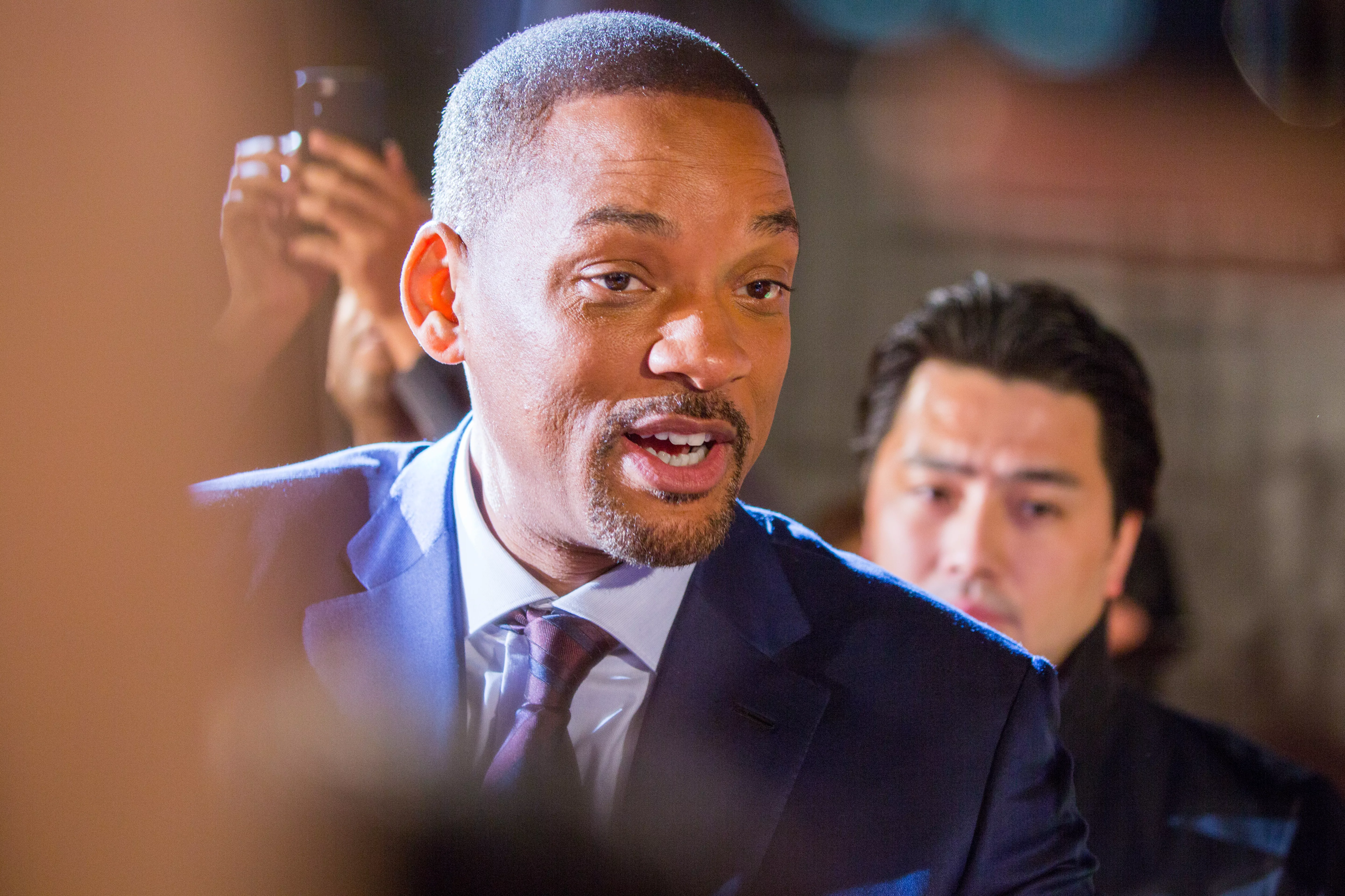 Violinist stämmer Smith – fick sparken efter anmälan