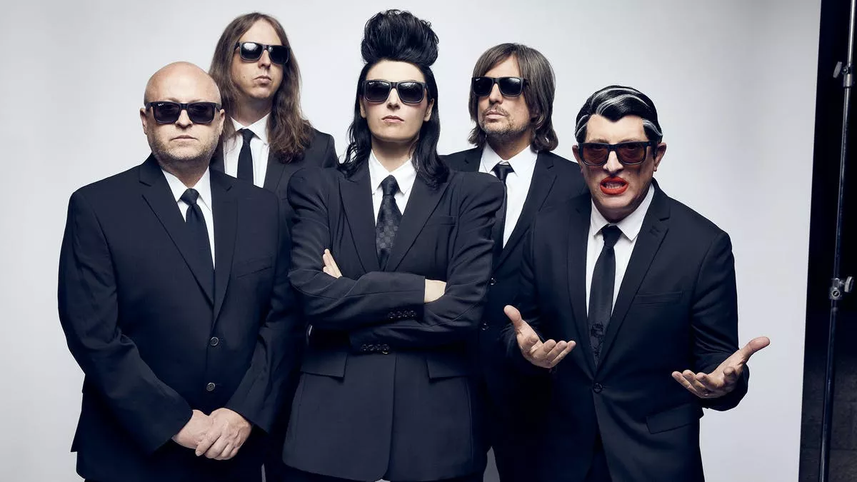 Mens apokalypsen vokser omring os, skal vi lytte til Puscifer