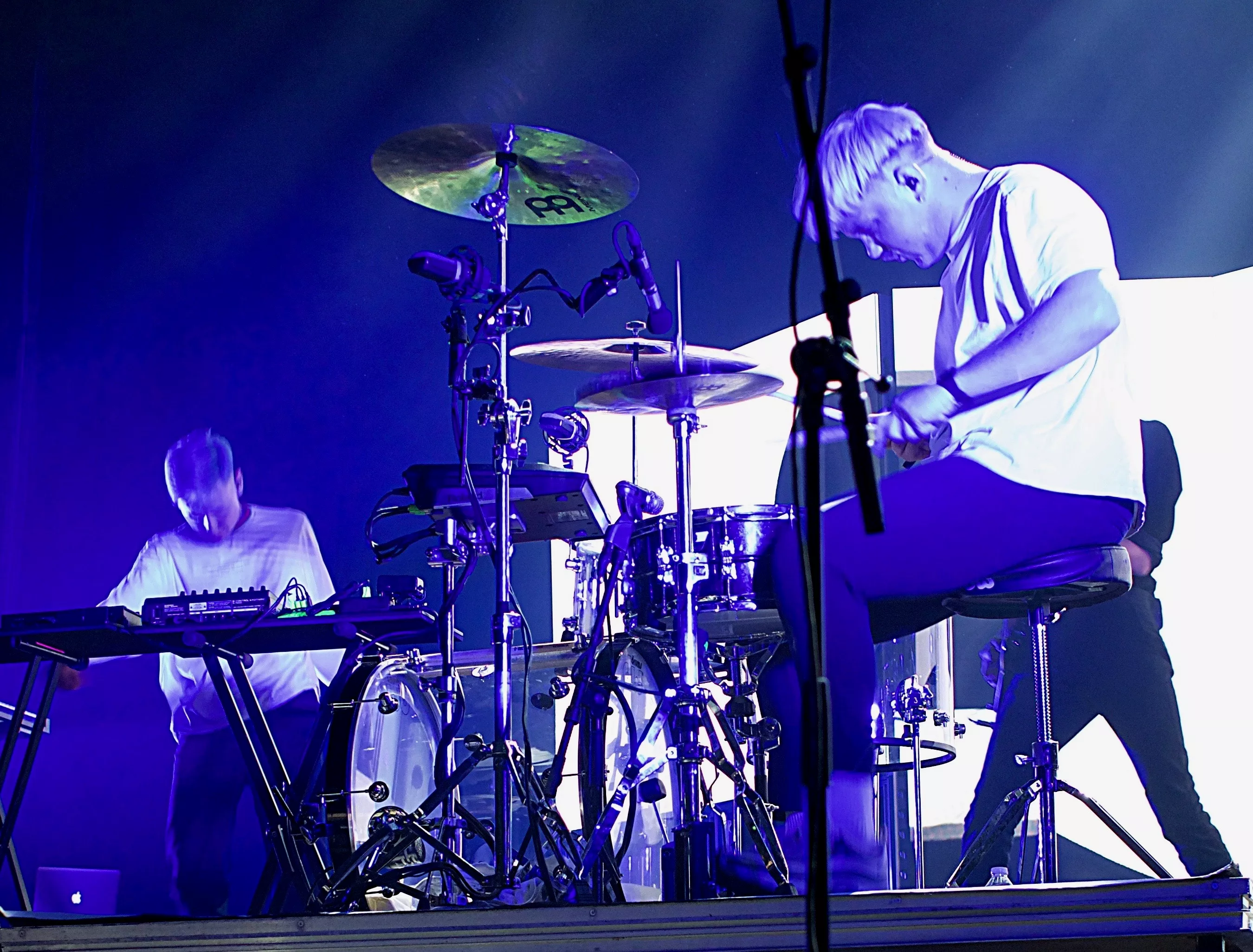 Svedfremkaldende ravere – nu uden gæstevokalister