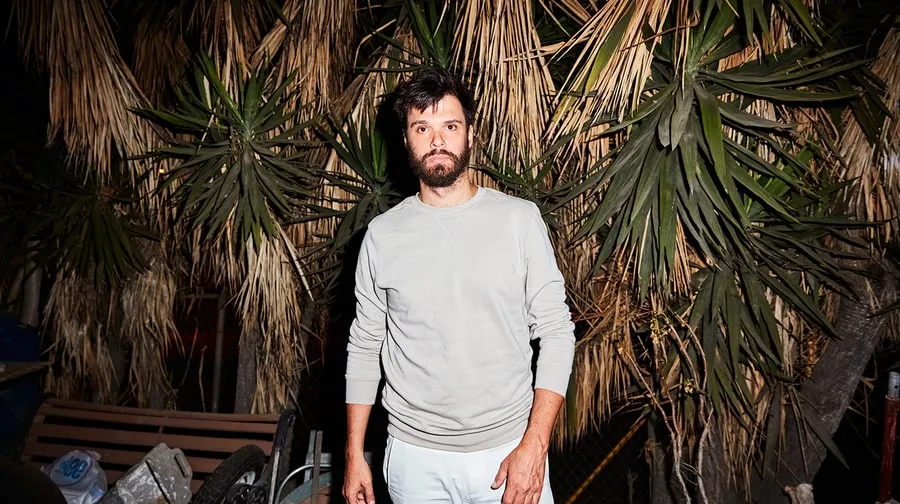 Indiekoryfæet lader sig omslutte af sørgmodig AutoTune