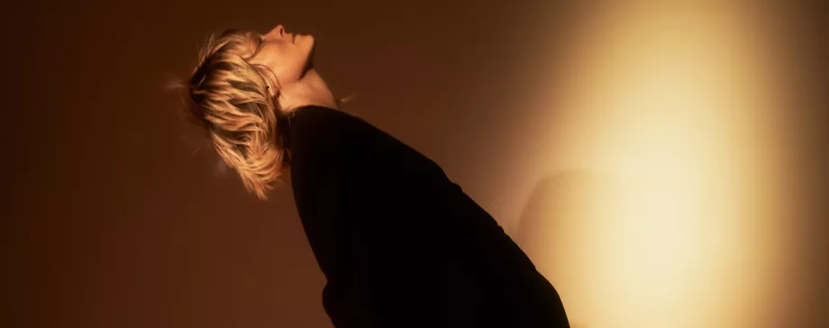 Charme, trommemaskine og lækkert hår