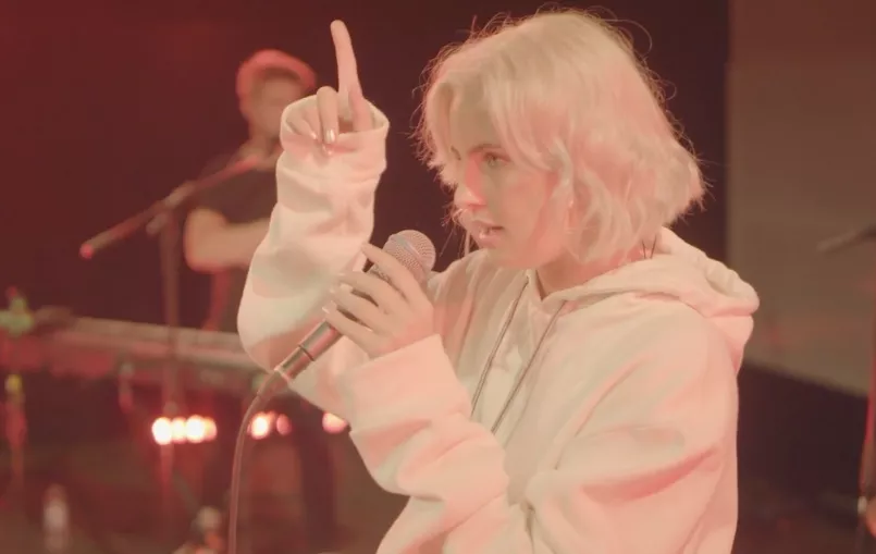 PREMIERE: Talentfulde Clara forbereder debutalbummet