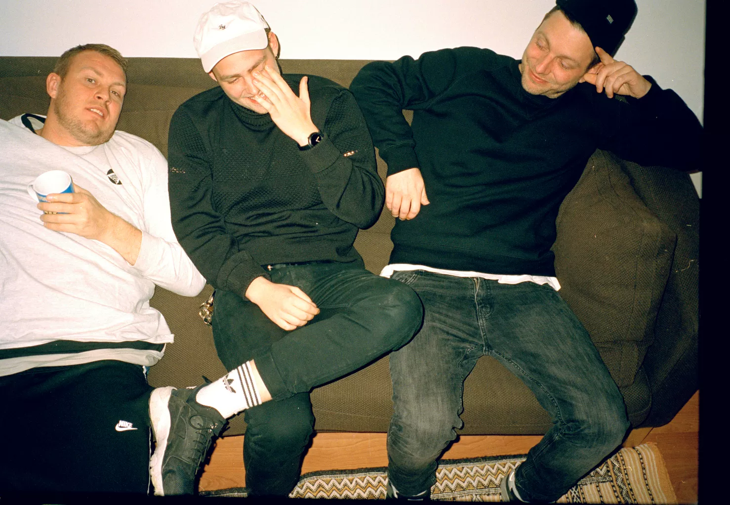 ANMELDELSE: Polykromt ménage à trois