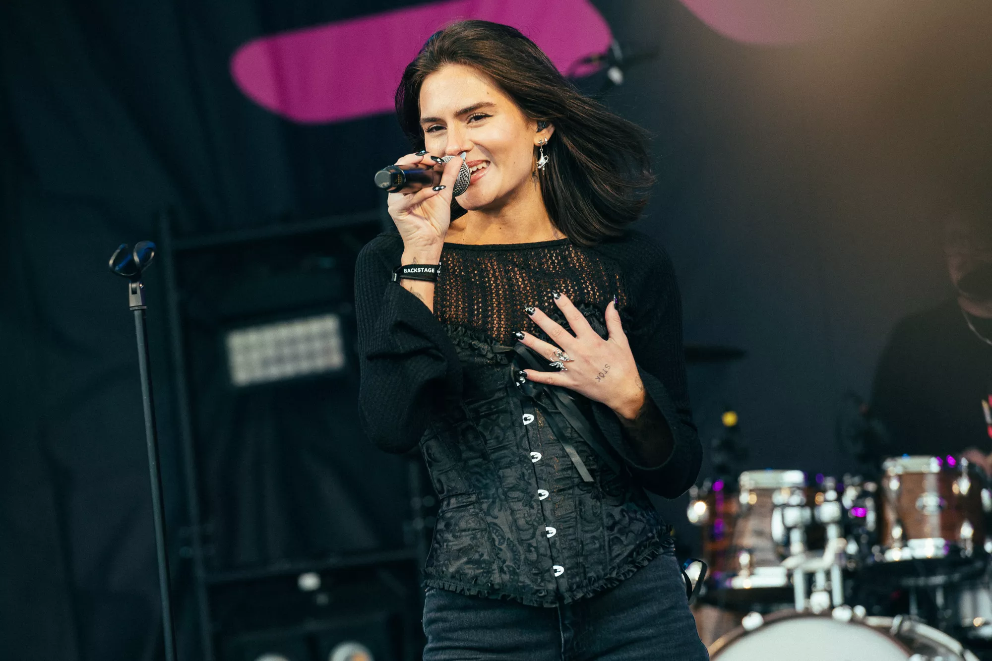 Sveas stærke vokal skinnede igennem, men bandets lyd var udfordret