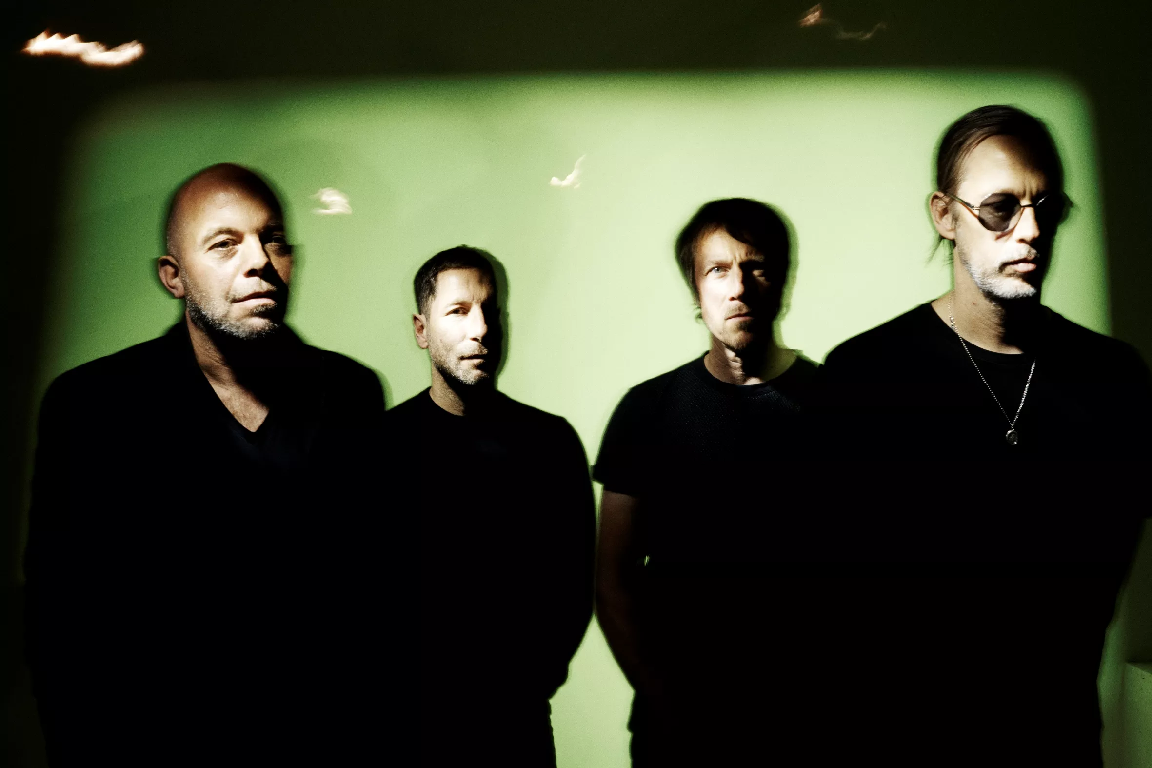 ANMELDELSE: Oxfords shoegazer-helte kæmper for at finde den gode sang