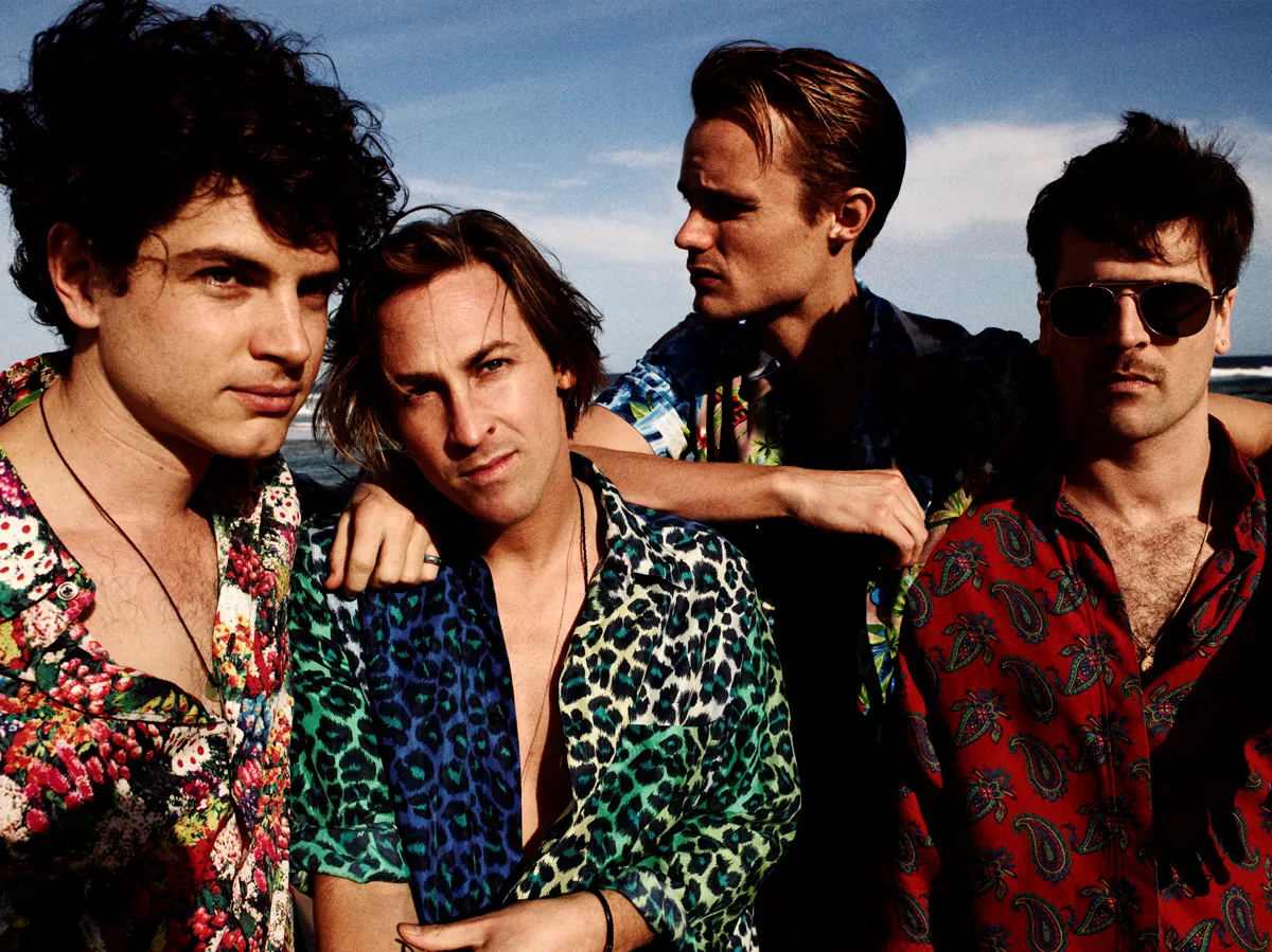 Med Van She til månen, via Oslo