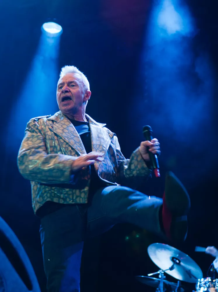 Jerry Williams i samarbete med TSOOL-medlemmar