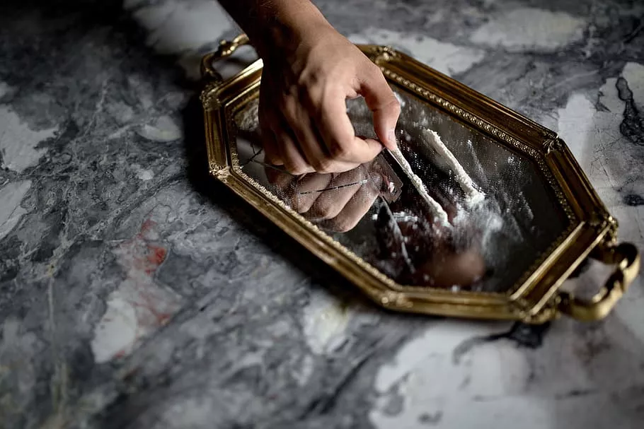 "Vilka är problemet – de som köper drogerna eller de som sjunger om dem?"