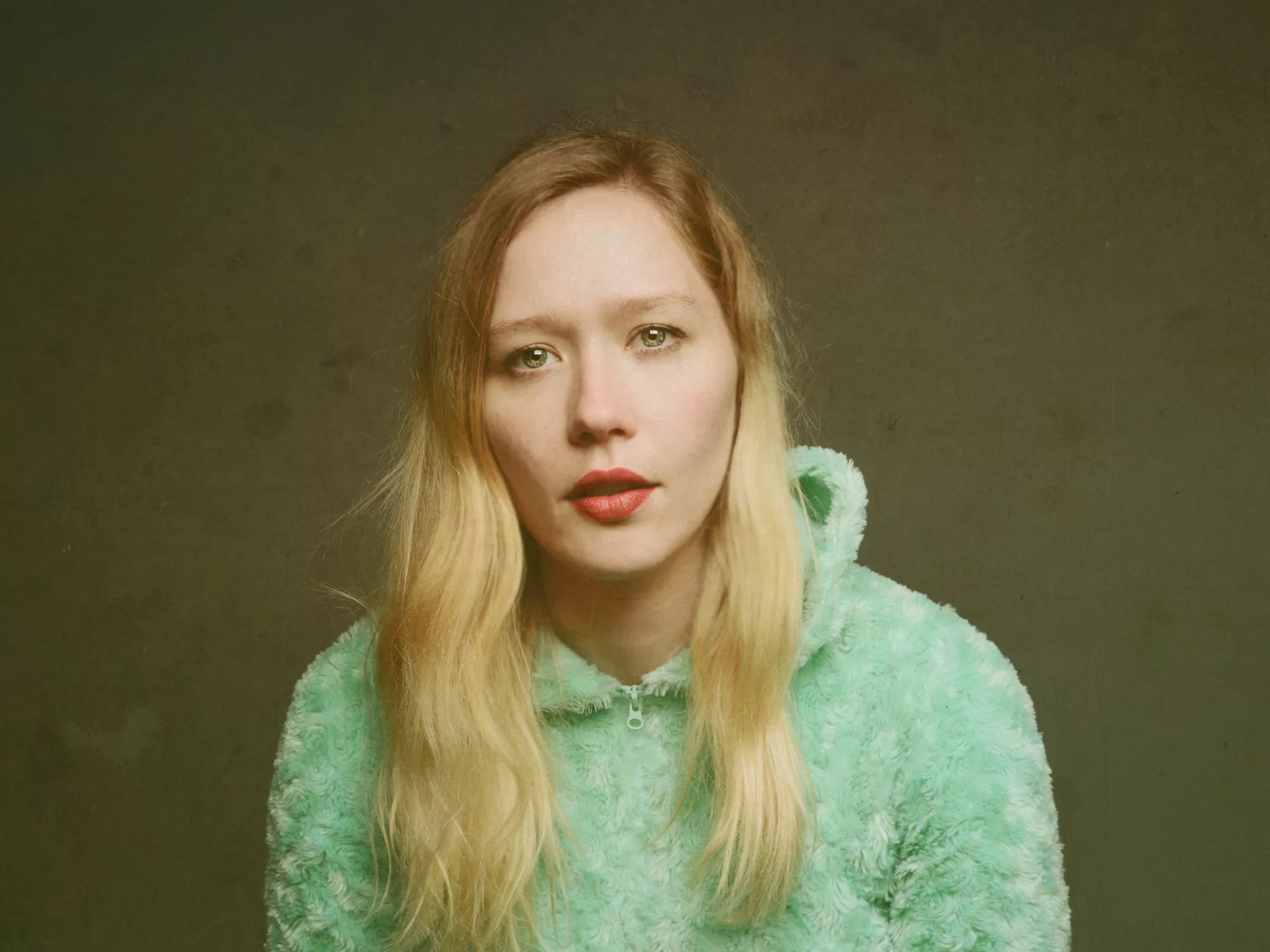 Julia Jacklin: "Lyssnaren ska lämnas tårögd – men med ett leende"