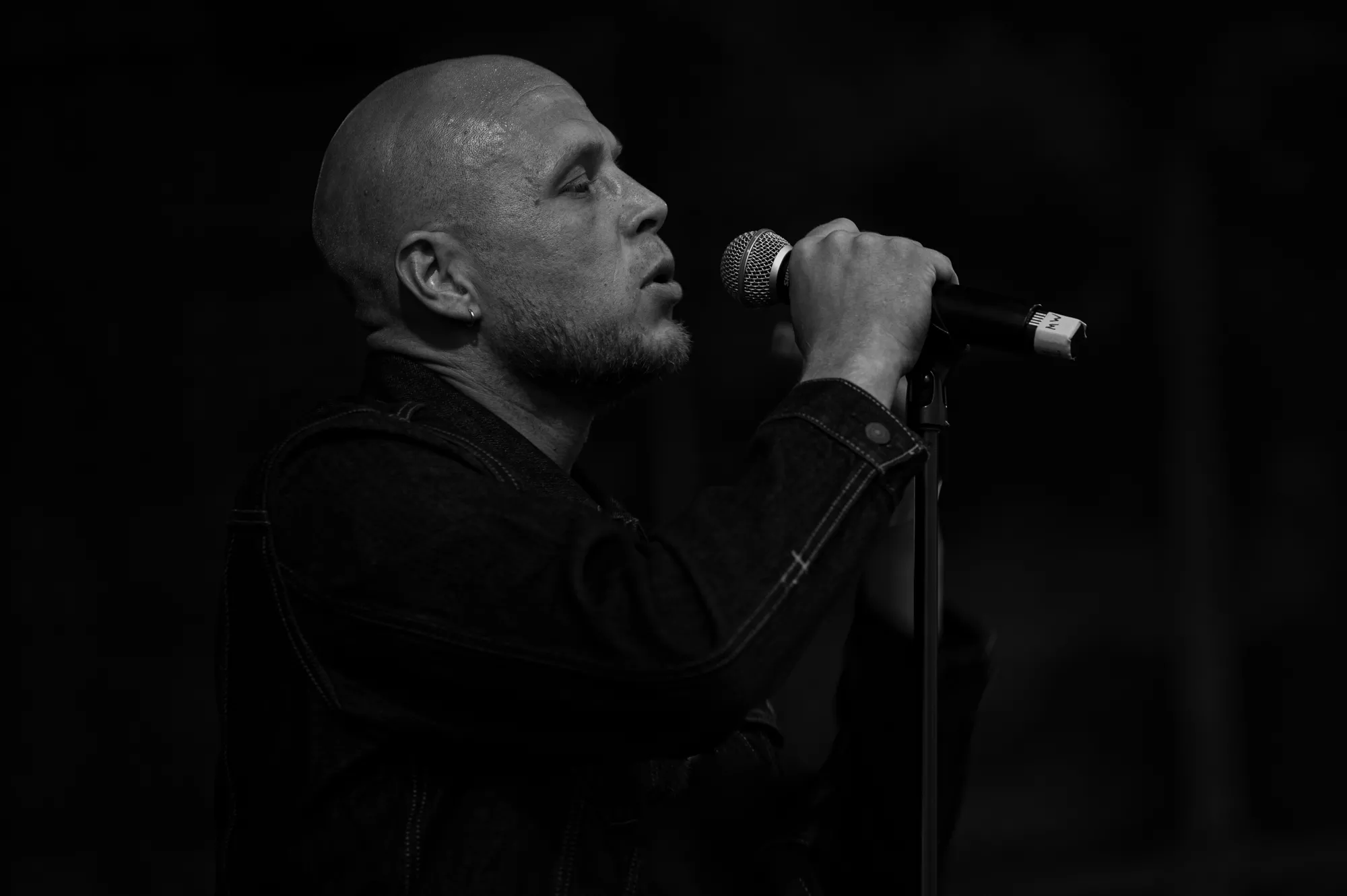 Mwuana åker ut på vinterturné