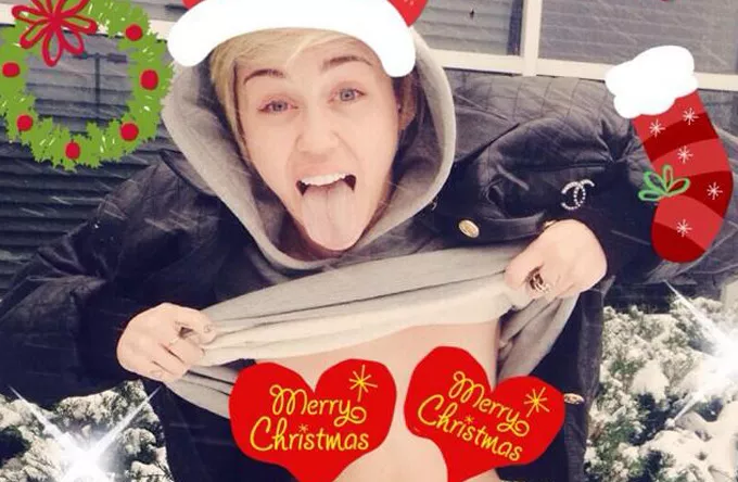 Miley Cyrus viser bryster – næsten da