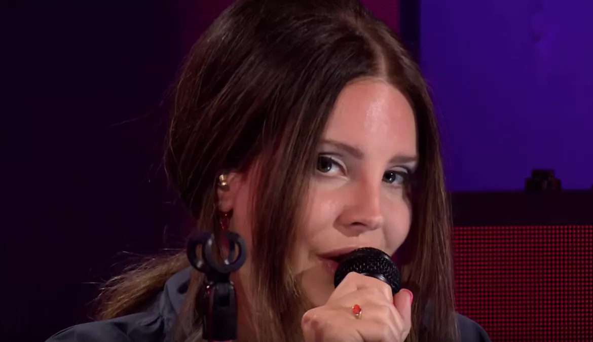 Lana Del Rey laver tidløst cover af Ariana Grande