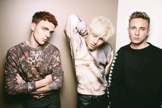 Julias Moon bliver et medlem fattigere