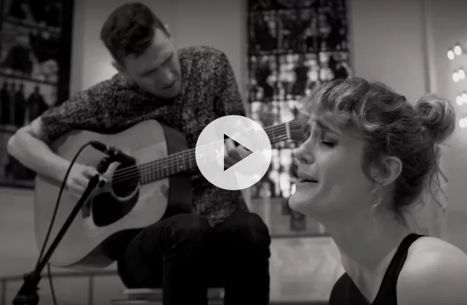 Se overraskende livevideo fra The Ball and The Wall feat. Clara Sofie