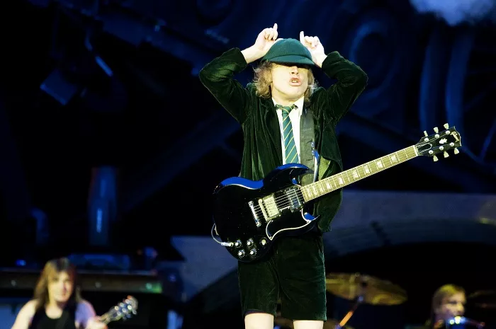 AC/DC tilgjengelig hos iTunes
