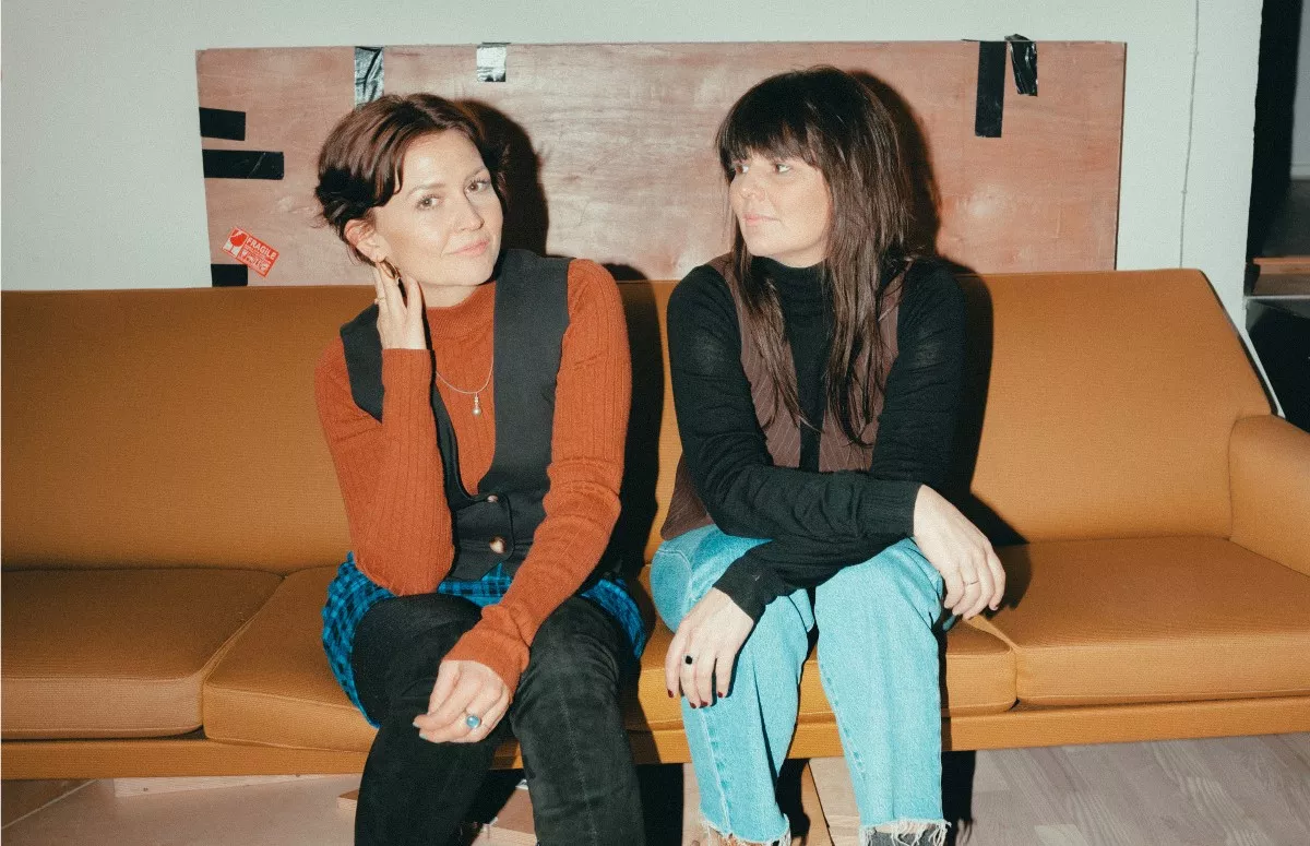 IND TIL BENET: Stine Bramsen og Kajsa Vala tager på intim turné