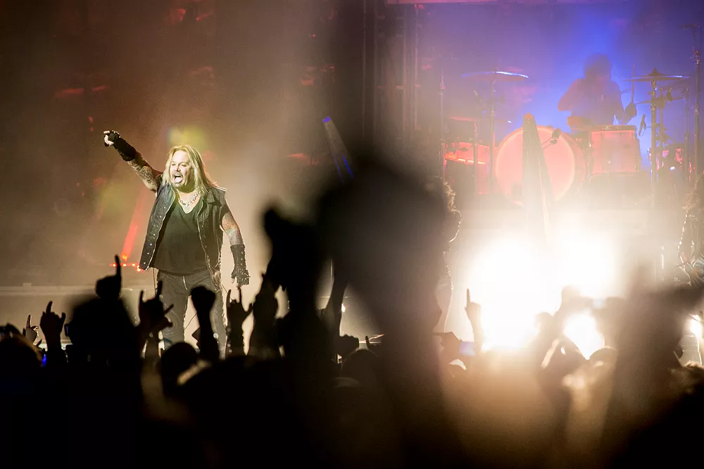 Vince Neil: The Dirt rammer biffen til sommer