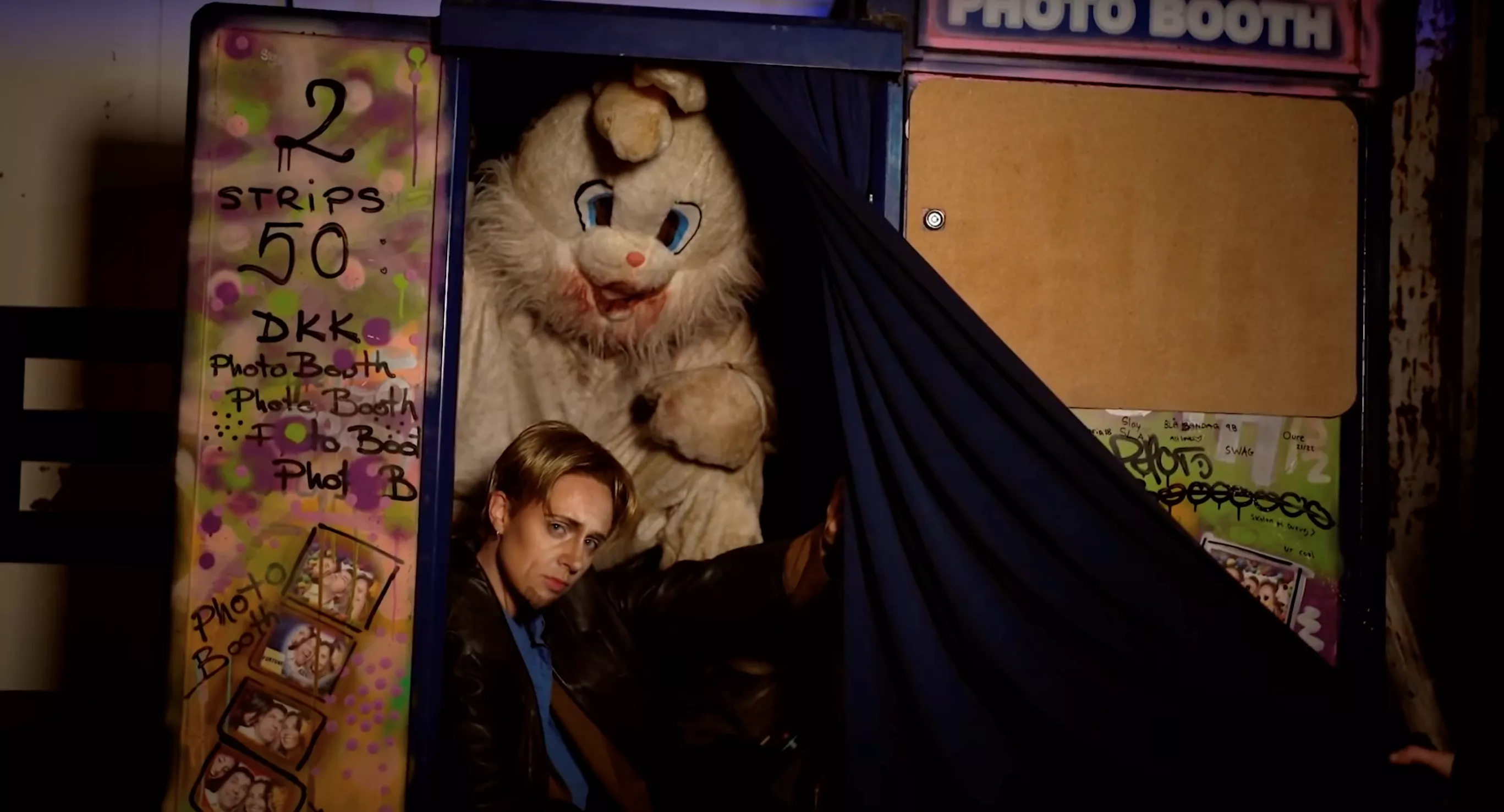 VIDEO: Se MØ kle seg ut som sitt ungdomsscrush