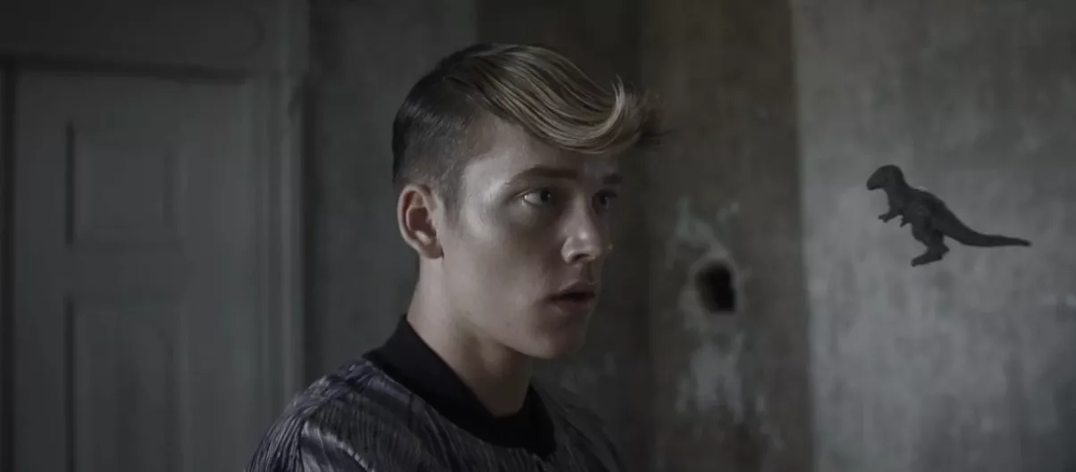 Asbjørn hylder drenges venskab i ny video