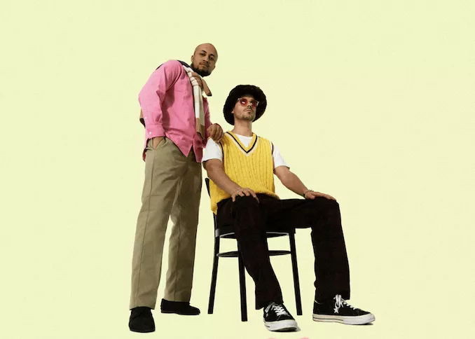 PREMIÄR: Underhållande bars och VHS-retro 