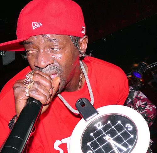 Public Enemy fyrer Flavor Flav efter kritik af Bernie Sanders