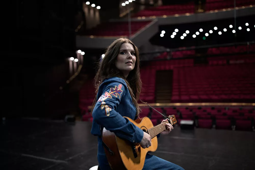 Kajsa Vala udgiver single – mixet af Sune Wagner – og tager på tour