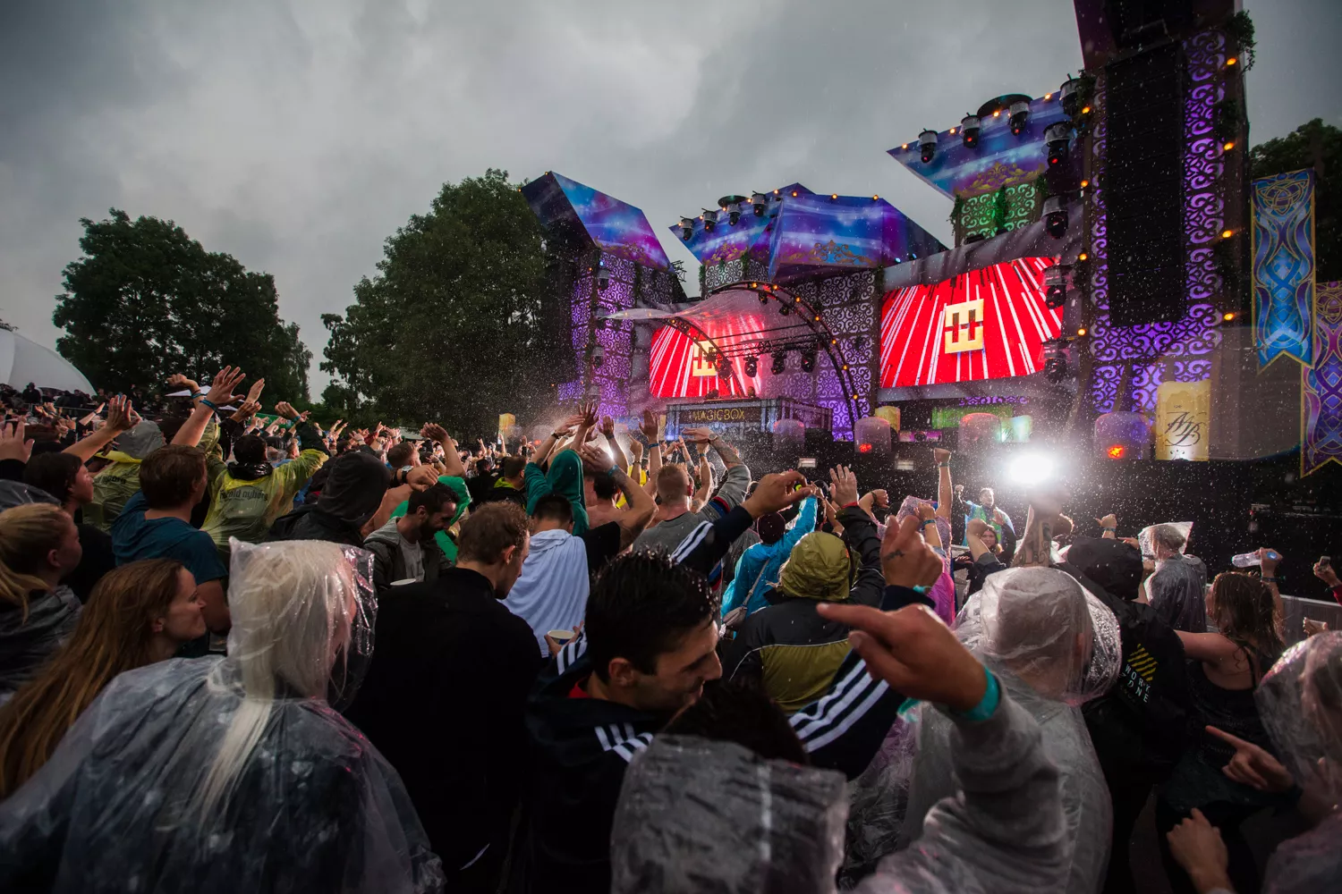 Til alle landets dj's: Vind en times spilletid på Tinderbox