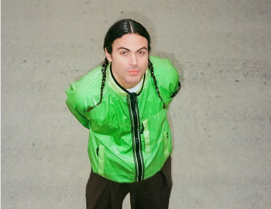 Alex Vargas sender forløsende energi ud i sommeren på ny single