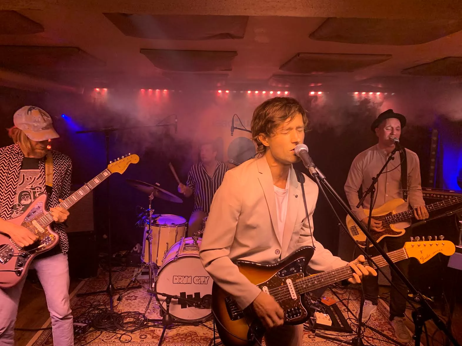 ANMELDELSE: Indiepop-ørnen fra Herning charmerede og gav lyst til mere