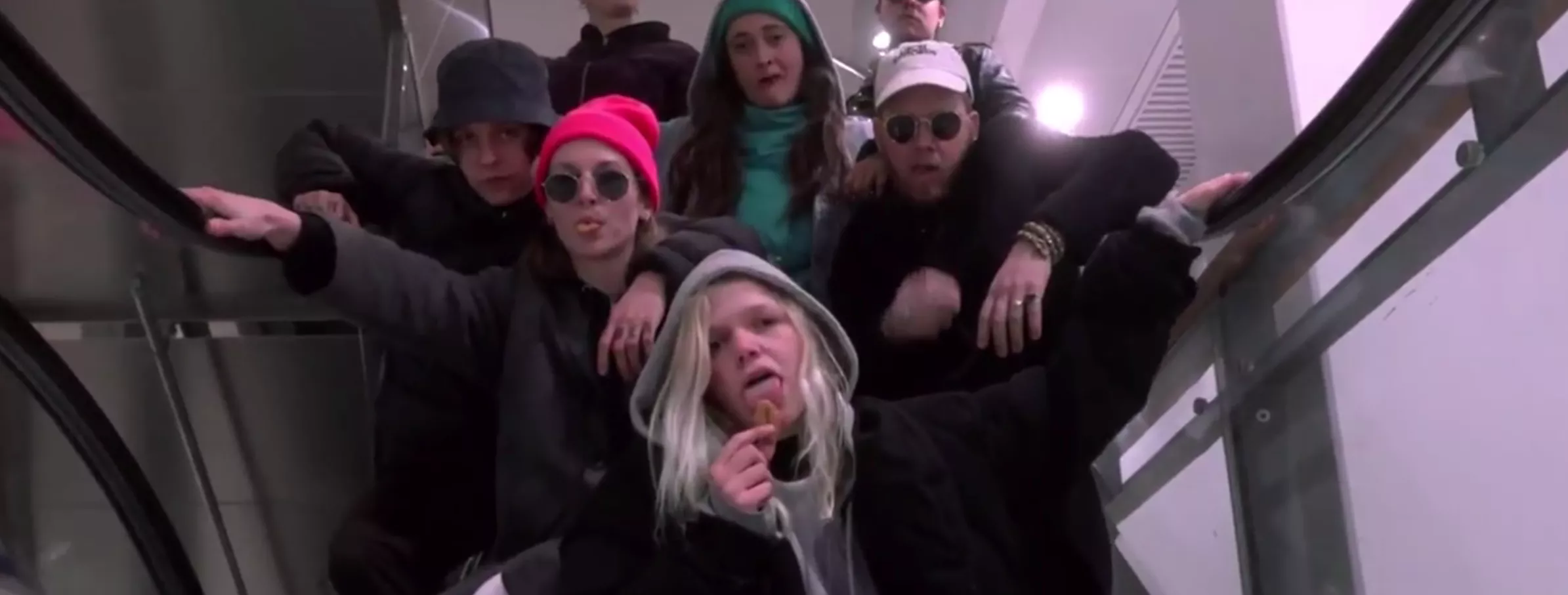 VIDEOPREMIERE: Til julebal i fisseland