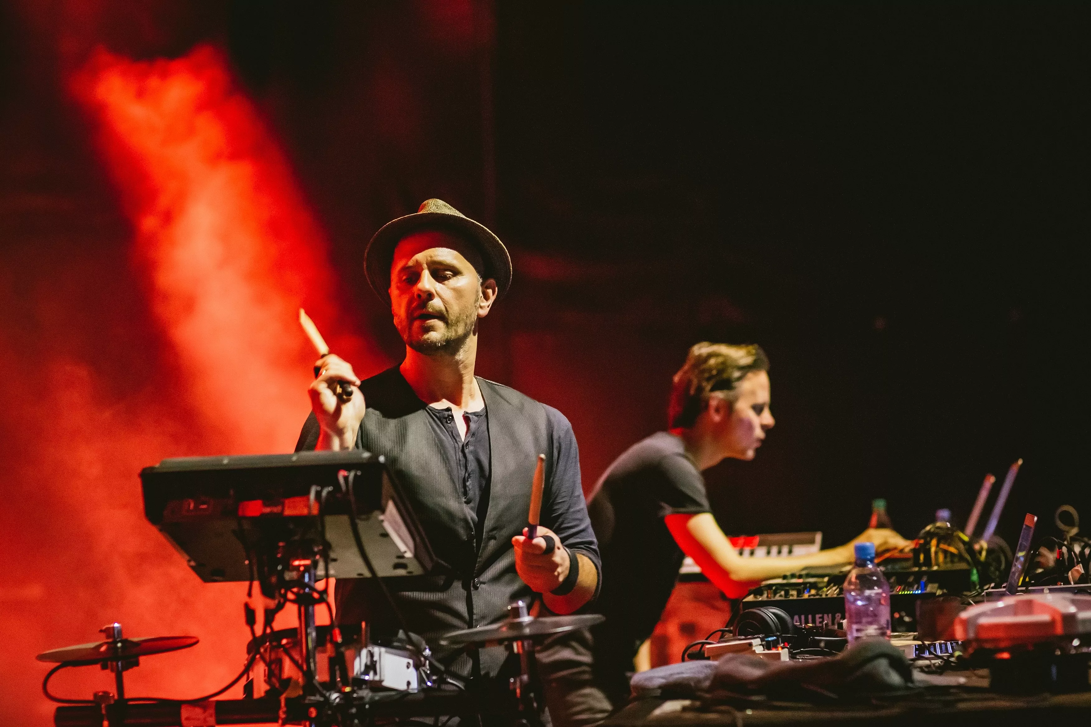 Grammy-nomineret duo fejrer jubilæum i København: Showet strækker sig over syv timer, adressen er hemmelig, og det er forbudt at tage billeder undervejs