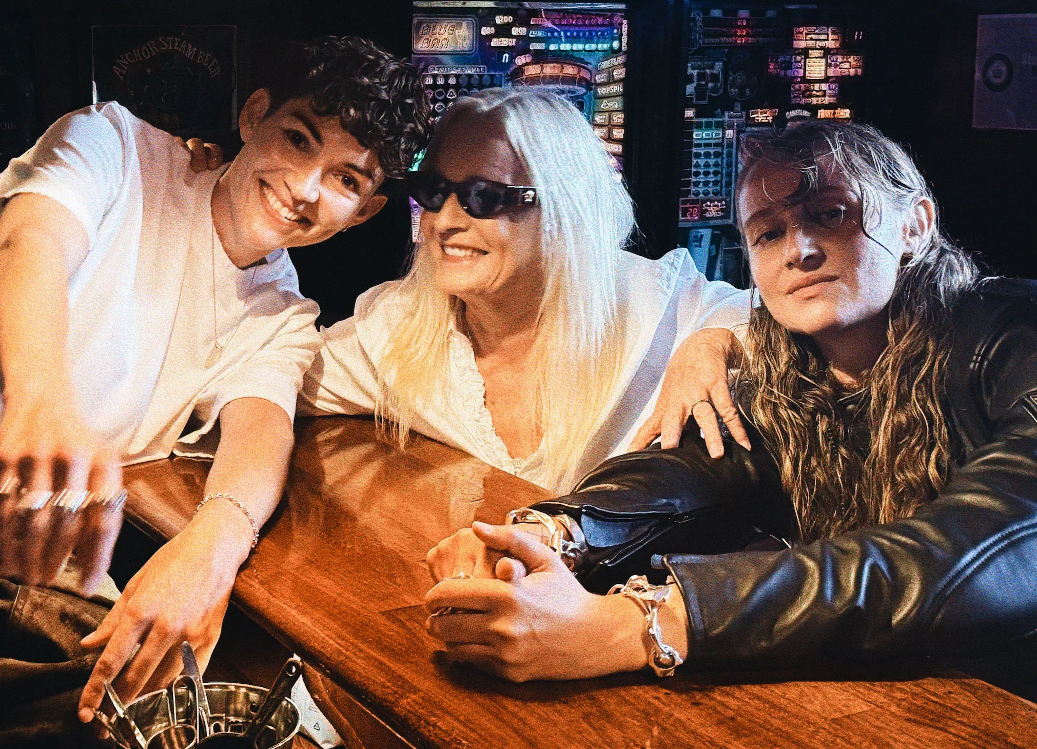 LYT: Freja Kirk springer ud på ny single - med to markante kolleger