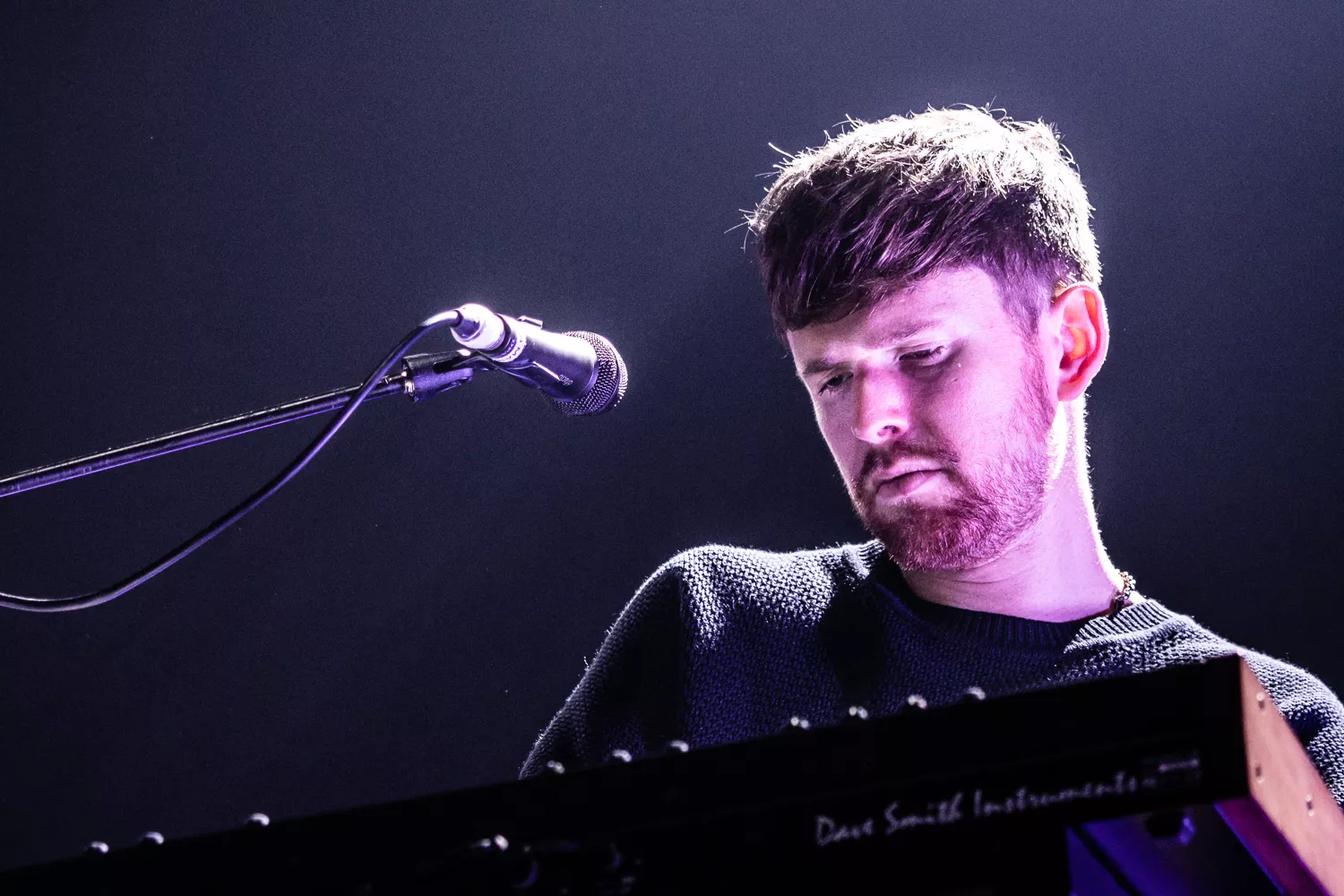 Kontrastfyldte følelser i skrøbelighed og bombardementer 