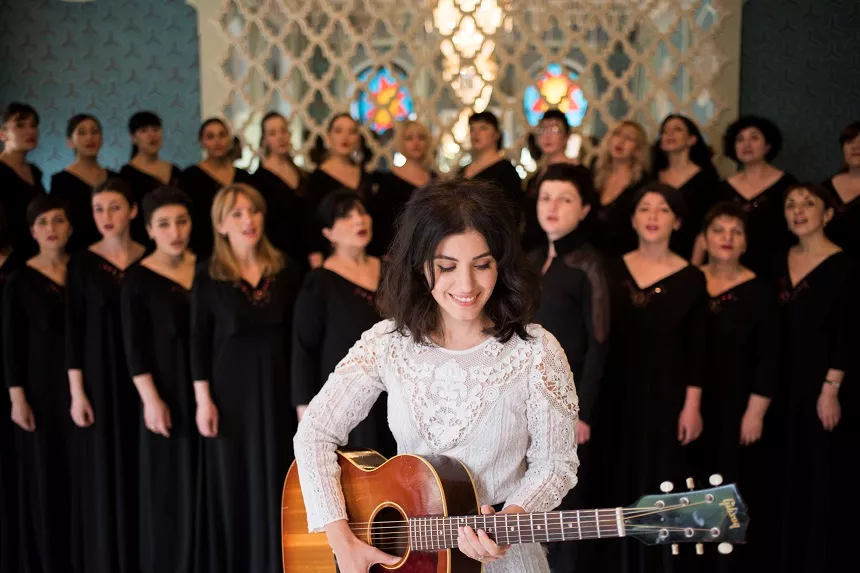 Silkeblød Melua med forplantende ro