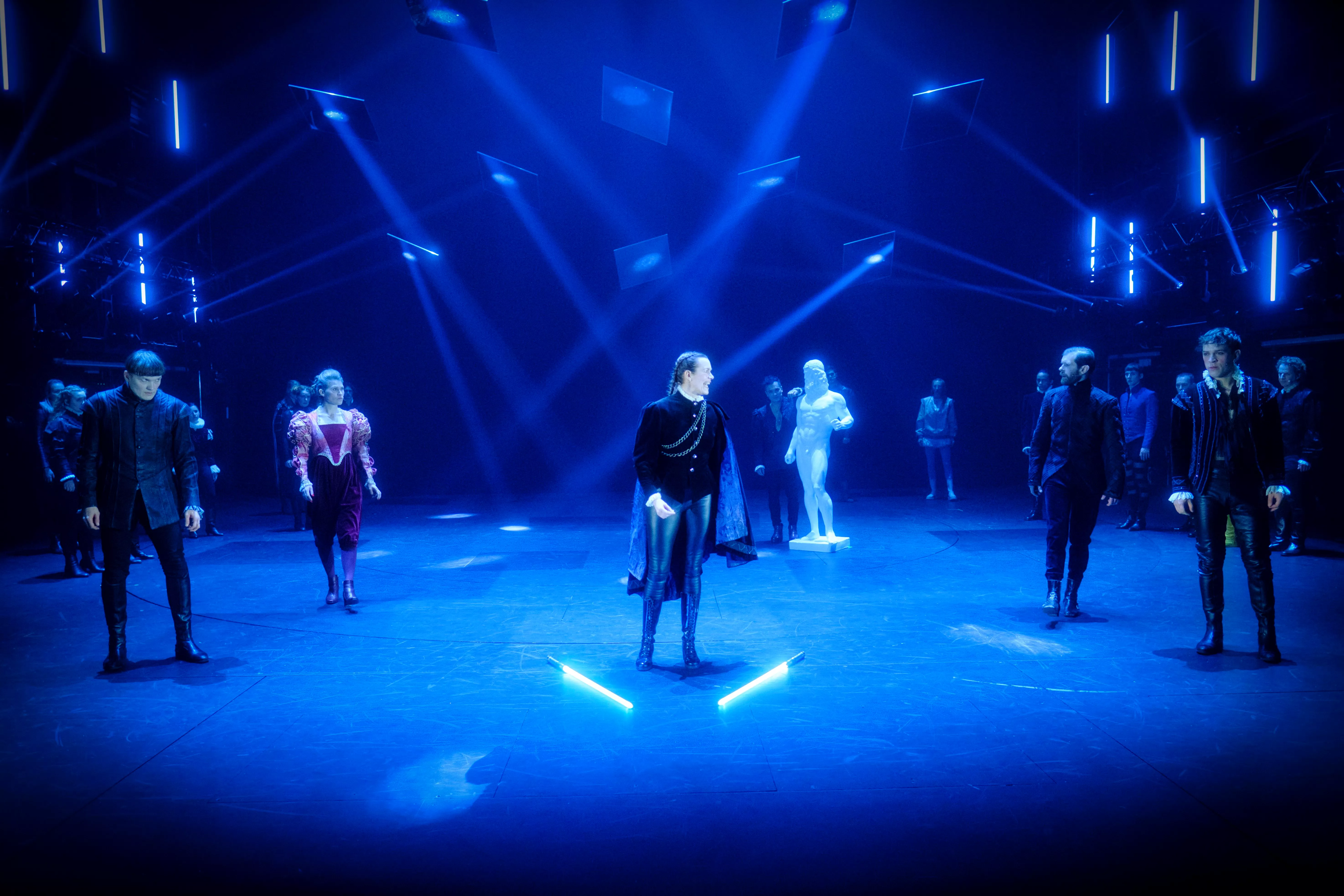 Marie Højlunds livemusik fuldender stærk Shakespeare-fortolkning