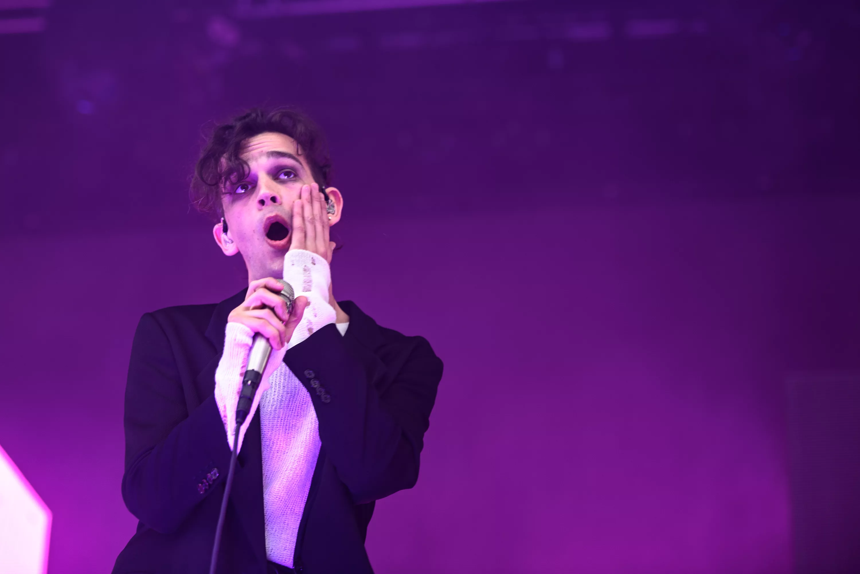 The 1975 kan ställas inför rätta efter konsertkyss