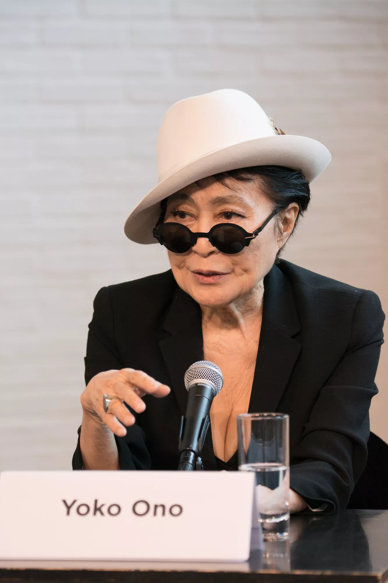 Boganmeldelse: Yoko Ono - Agern