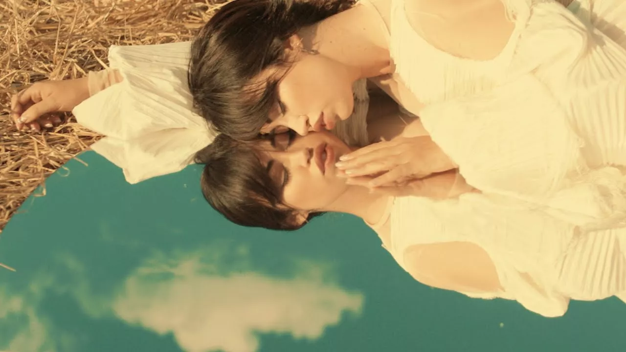 VIDEO: Aura skinner om kap med solen